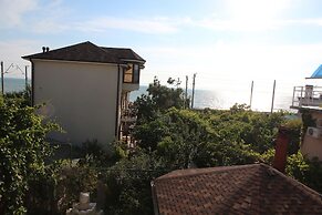 Na Pribrezhnoy Guest House