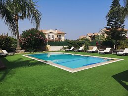 Stunning Private Villa - Beautiful Gardens & Pool