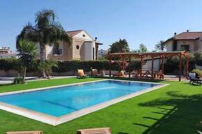 Stunning Private Villa - Beautiful Gardens & Pool