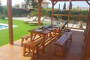 Stunning Private Villa - Beautiful Gardens & Pool