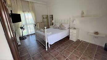 Stunning Private Villa - Beautiful Gardens & Pool