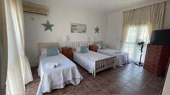 Stunning Private Villa - Beautiful Gardens & Pool