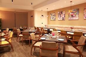 Udaan Olive Hotel & Spa Pelling