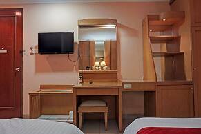 OYO 671 Hotel Capitol