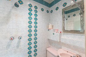 OYO 671 Hotel Capitol