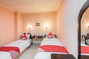 OYO 671 Hotel Capitol