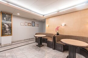 OYO 671 Hotel Capitol