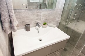 Apartment with Lovely View At Kolonaki