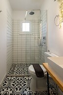 Vallia's Seaview & Stylish Apartments by Konnect, Nisaki