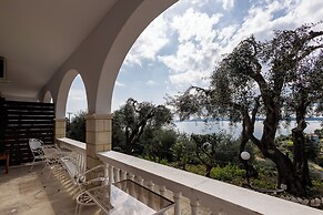 Vallia's Seaview & Stylish Apartments by Konnect, Nisaki