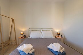 Vallia's Seaview & Stylish Apartments by Konnect, Nisaki