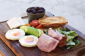 Polis 1907 by Louis Hotels