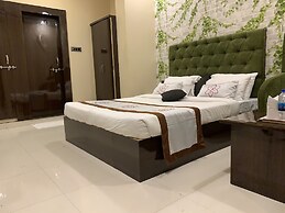 The JK Hotel - Opp Railway Station