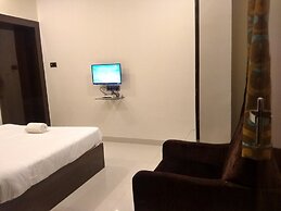 The JK Hotel - Opp Railway Station