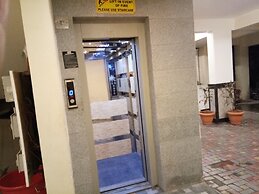 The JK Hotel - Opp Railway Station