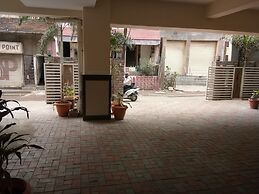 The JK Hotel - Opp Railway Station