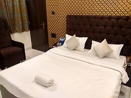 The JK Hotel - Opp Railway Station