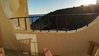 Cosy T1 at Vale Centianes Beach