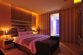 One Plus One Motel