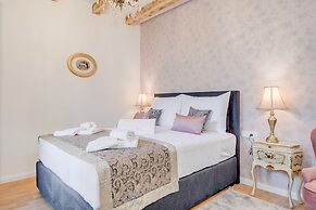 Le Monde Luxury Accommodation