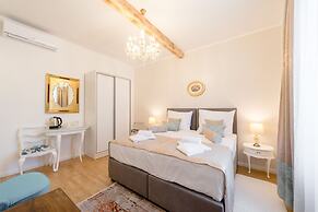 Le Monde Luxury Accommodation