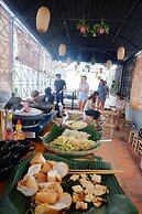 The Like Hostel & Cafe