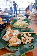 The Like Hostel & Cafe