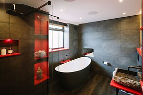 Absoluxe Suites