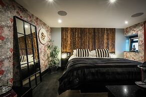 Absoluxe Suites