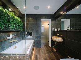 Absoluxe Suites