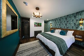 Absoluxe Suites