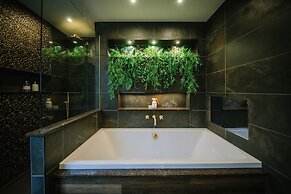 Absoluxe Suites