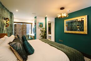 Absoluxe Suites