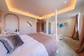 Absoluxe Suites