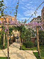 Madama garden retreat