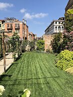 Madama garden retreat