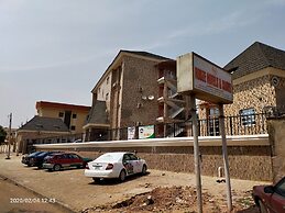 Rodze Hotel & Suites