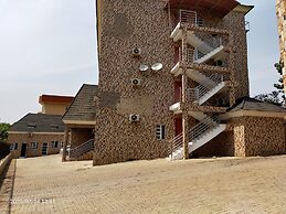 Rodze Hotel & Suites