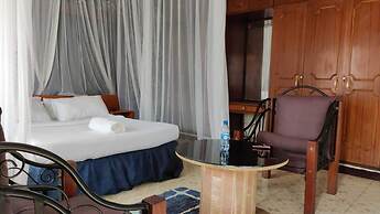 Tisa Suites & Lounge