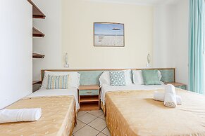 Gadames Hotel - Lunch on the Beach