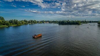 Hausboot Demmin an der Peene