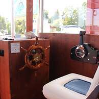 Hausboot Demmin an der Peene