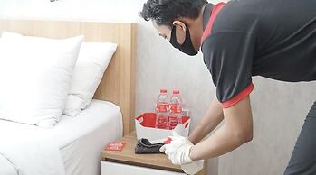 RedDoorz Plus @ Radio Dalam 2