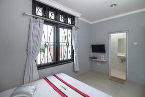 RedDoorz Plus @ Radio Dalam 2