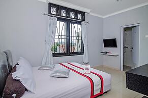 RedDoorz Plus @ Radio Dalam 2