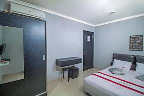 RedDoorz Plus @ Radio Dalam 2