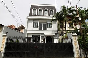 RedDoorz Plus @ Radio Dalam 2