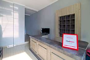 RedDoorz Plus @ Radio Dalam 2