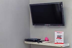 RedDoorz Plus @ Radio Dalam 2