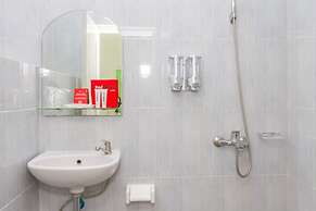 RedDoorz near Pasar Baru Bandung